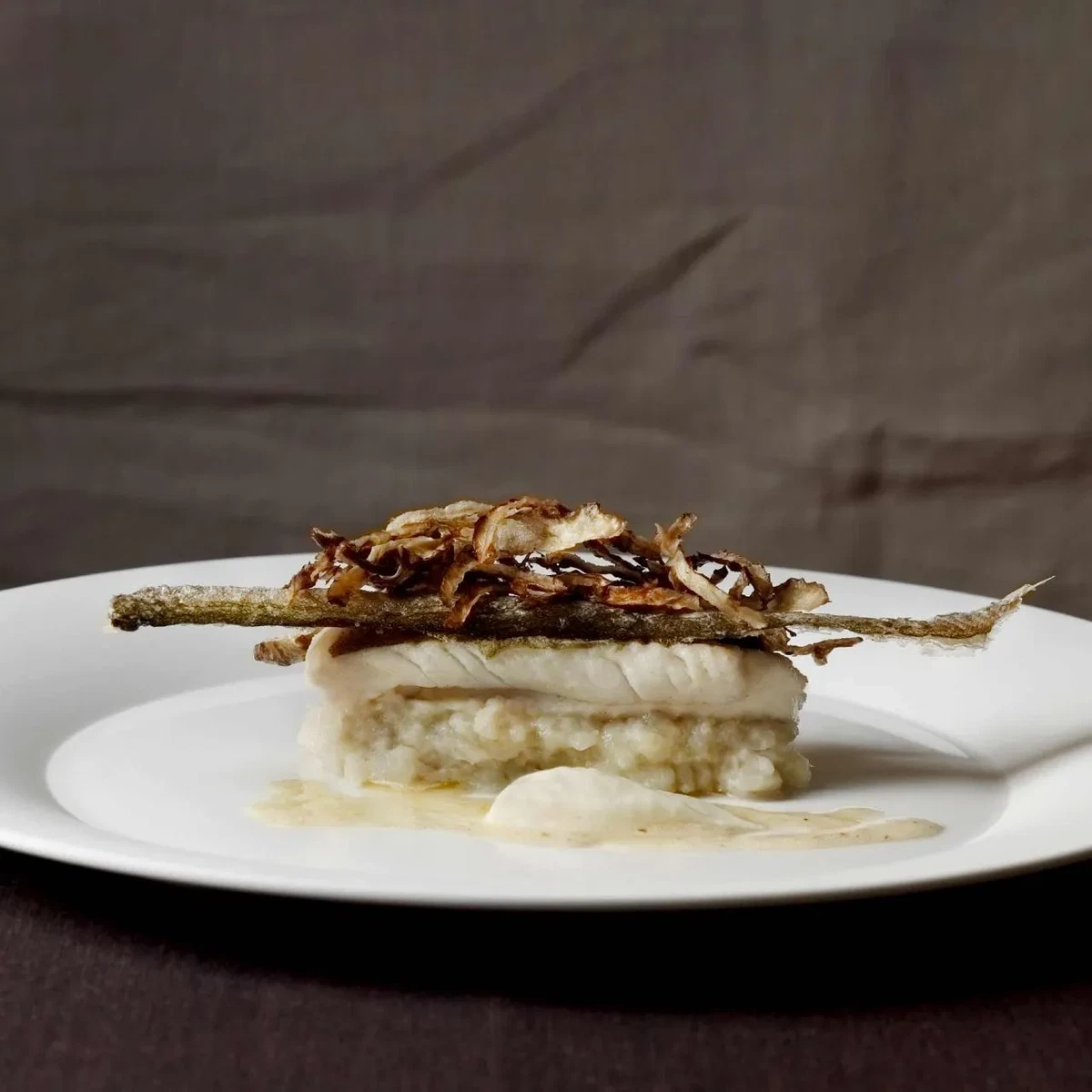 Gebratener Wittling mit zweierlei Topinambur und Rauchfischschaum
