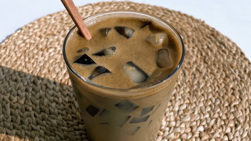 Image of Iced Hojicha Latte with Grass Jelly