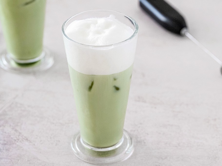 Iced Matcha Latte - Cool Down And Perk Up • Tasty Thrifty Timely