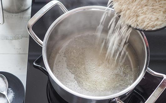 Image of Basmati-Reis nach Packungsangabe in Salzwasser garen. Anschließend gegebenfalls im Sieb...