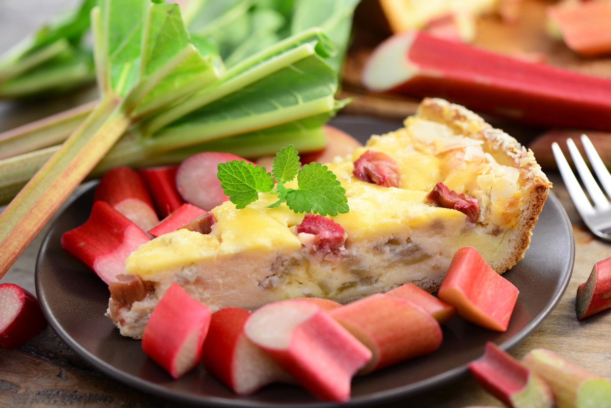 La Recette Incontournable de la Tarte à la Rhubarbe