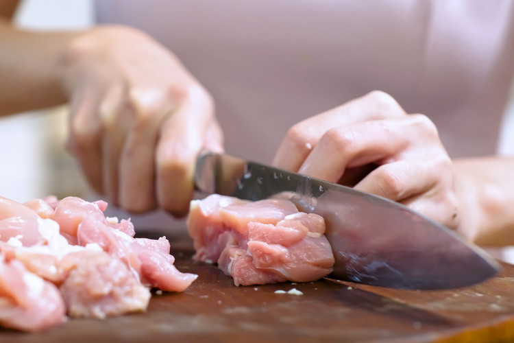 Image of Cut the chicken thighs into bite-size pieces. Lo mai gai is traditionally made with chicken, but you can use pork and beef if you prefer.