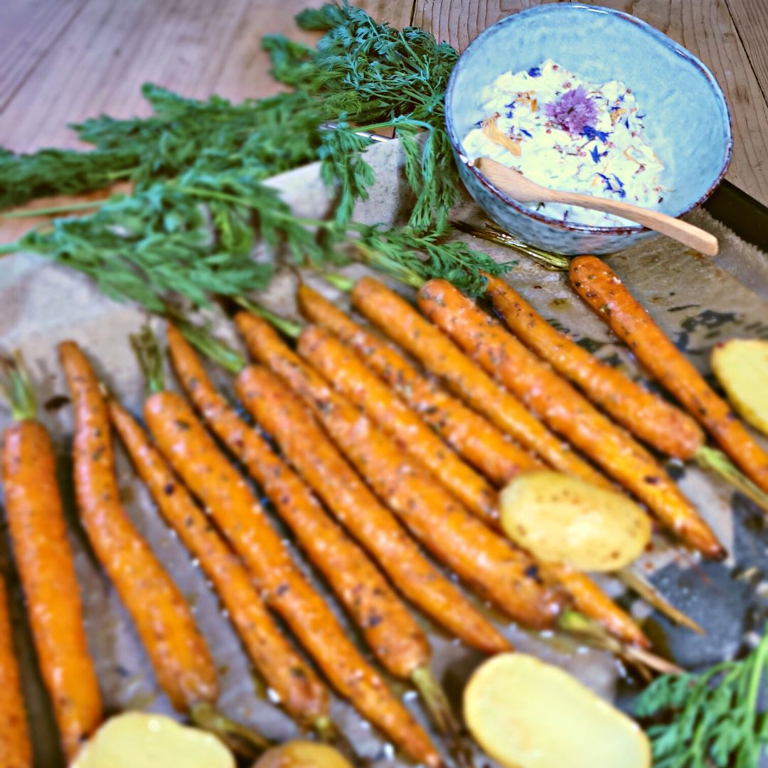 Glasierte Rüebli mit Schrebergarten Salz & Kräuterquark