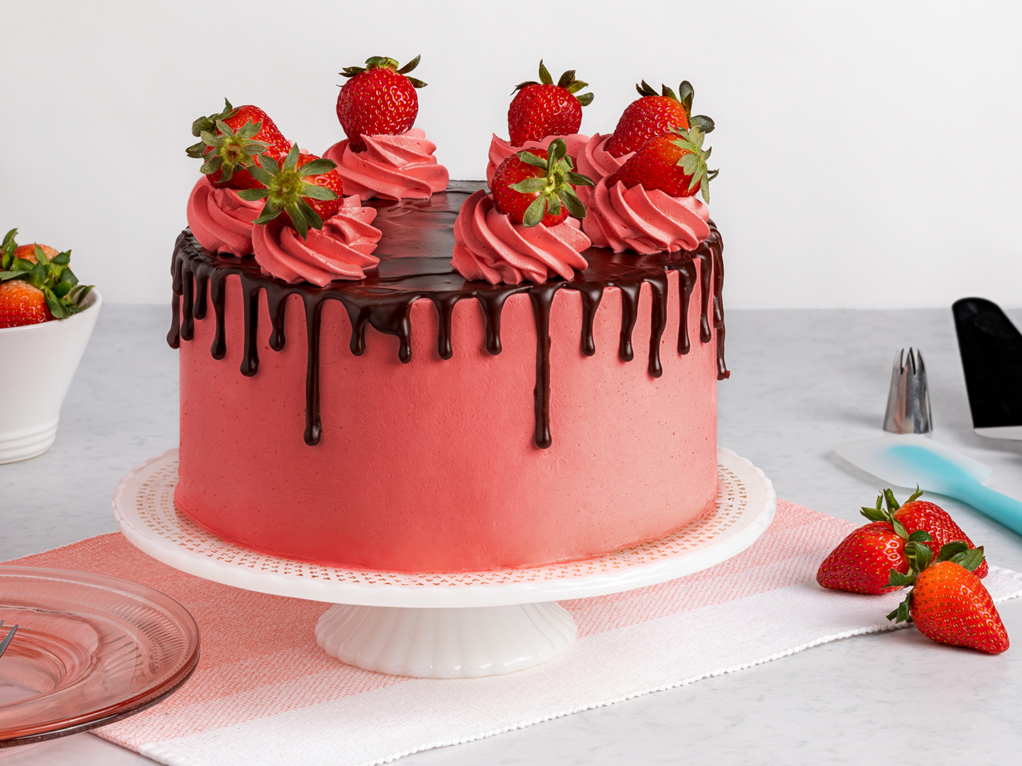 Dark Chocolate Cake with Strawberry Buttercream – Kootek
