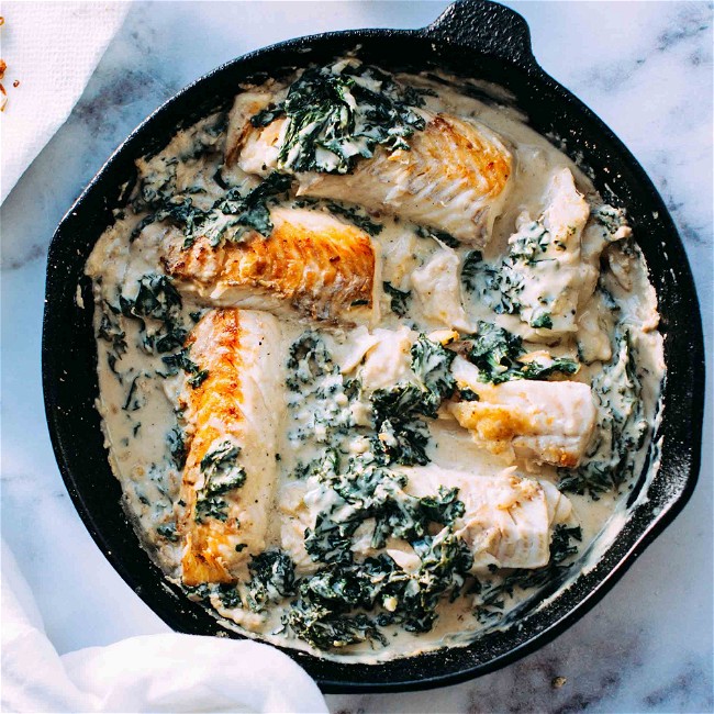 Image of Lachsfilets mit Spinat in Sahne Sauce