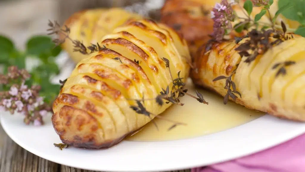 Image of Fächerkartoffeln auf dem Grill zubereiten