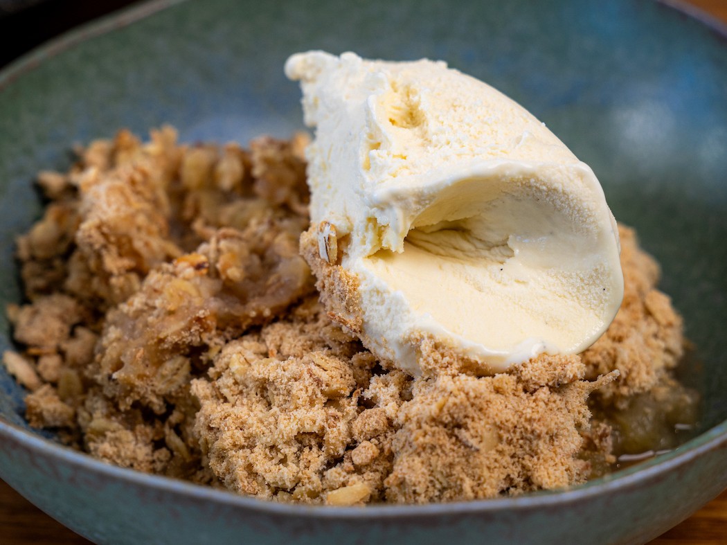 Andy Cooks - Apple Crumble