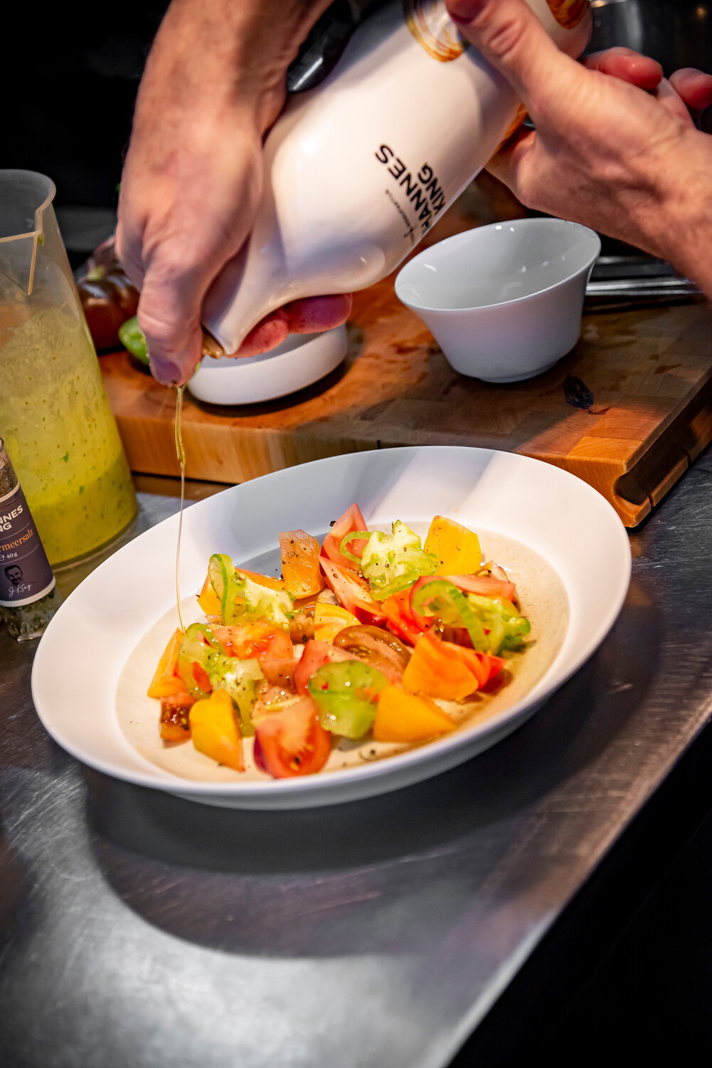 Schneller Tomatensalat mit Rapsöl-Vinaigrette