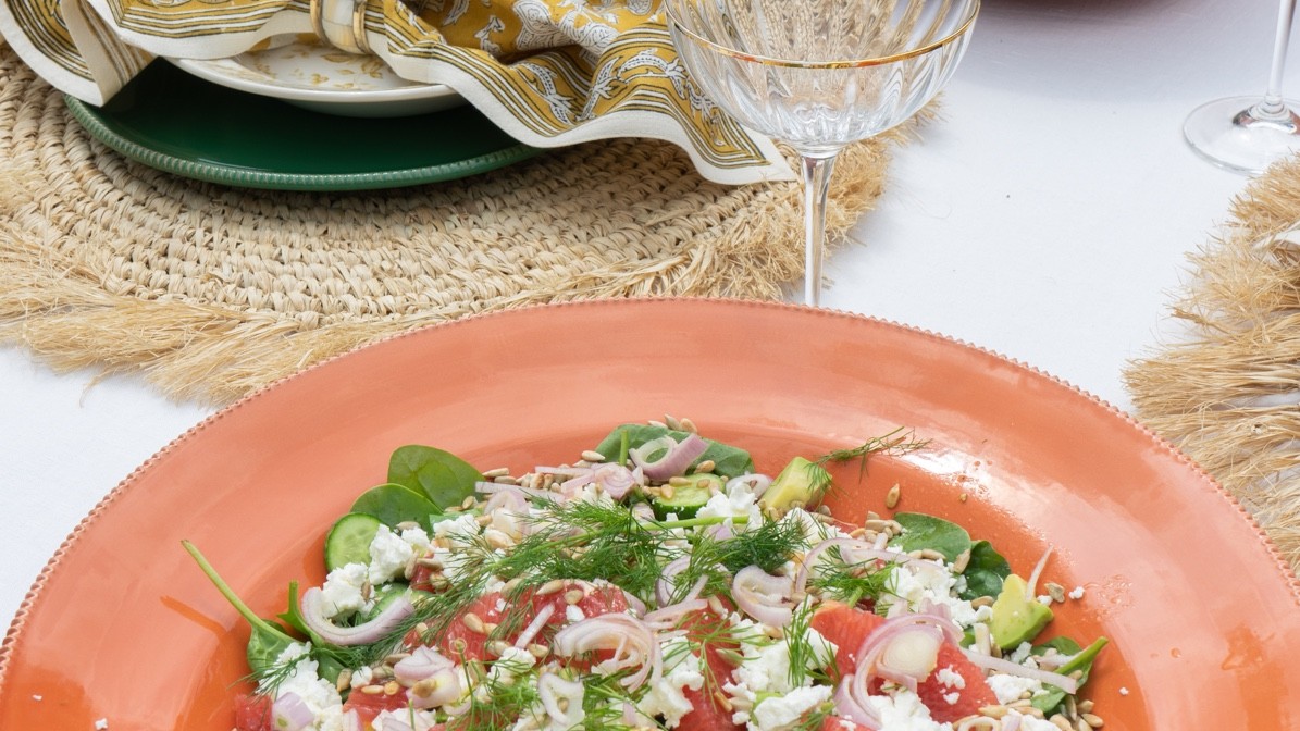 Image of Salad with spinach, grapefruit, feta and avocado