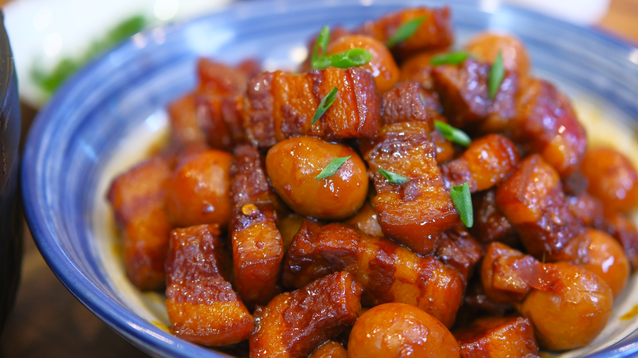 Image of Chinese Braised Pork Belly with Quail Eggs (红烧肉卤鹌鹑蛋)