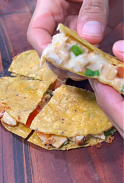 Image of Quesadilla crujiente, la mezcla perfecta de pollo y queso