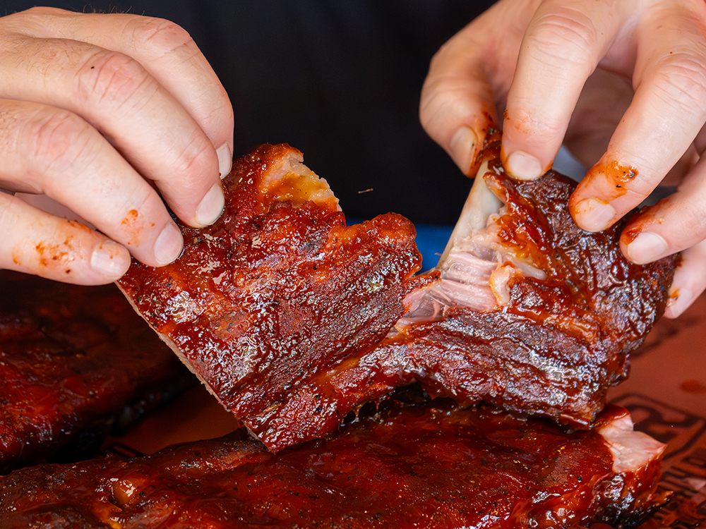 Competition style spare ribs smoked 3 ways : wrapped vs unwrapped foil vs butcher  paper best recipe? 