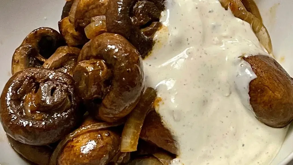 Image of Champignons mit Knoblauchsauce