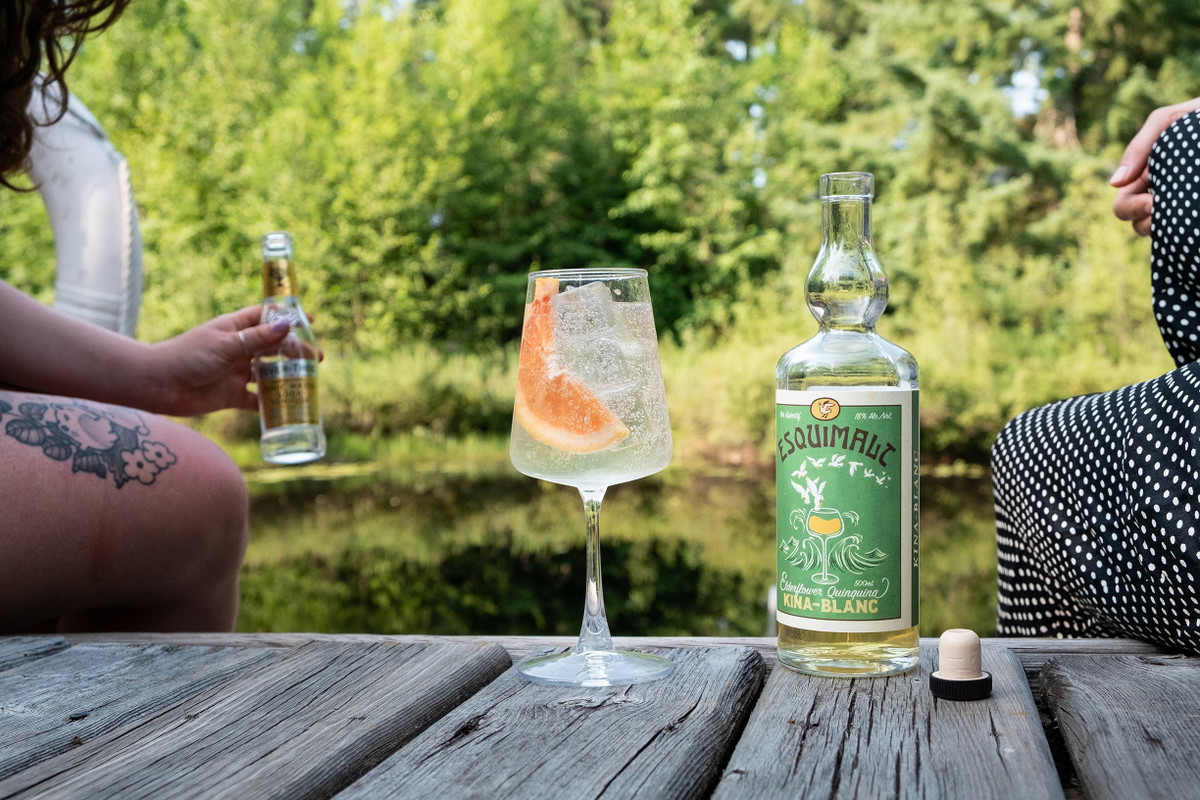 Kina-Blanc and Tonic