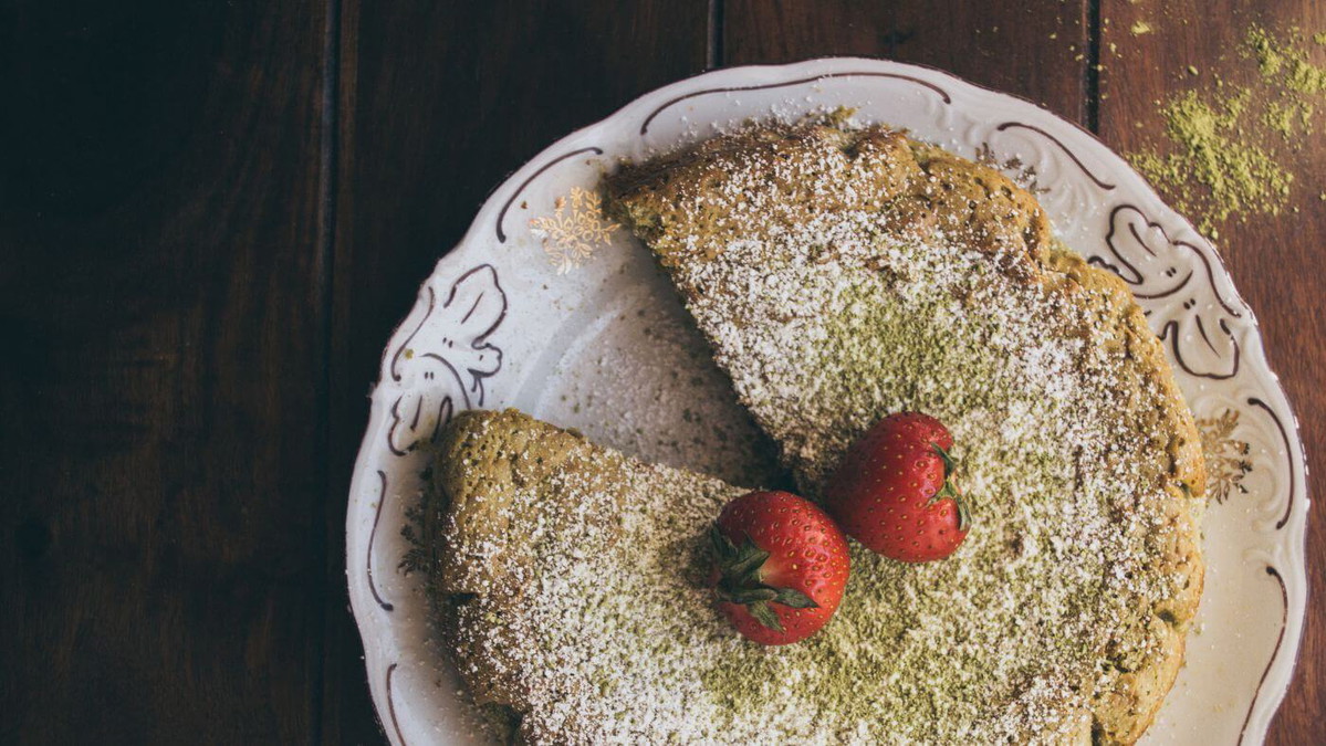 Matcha Strawberry Cake