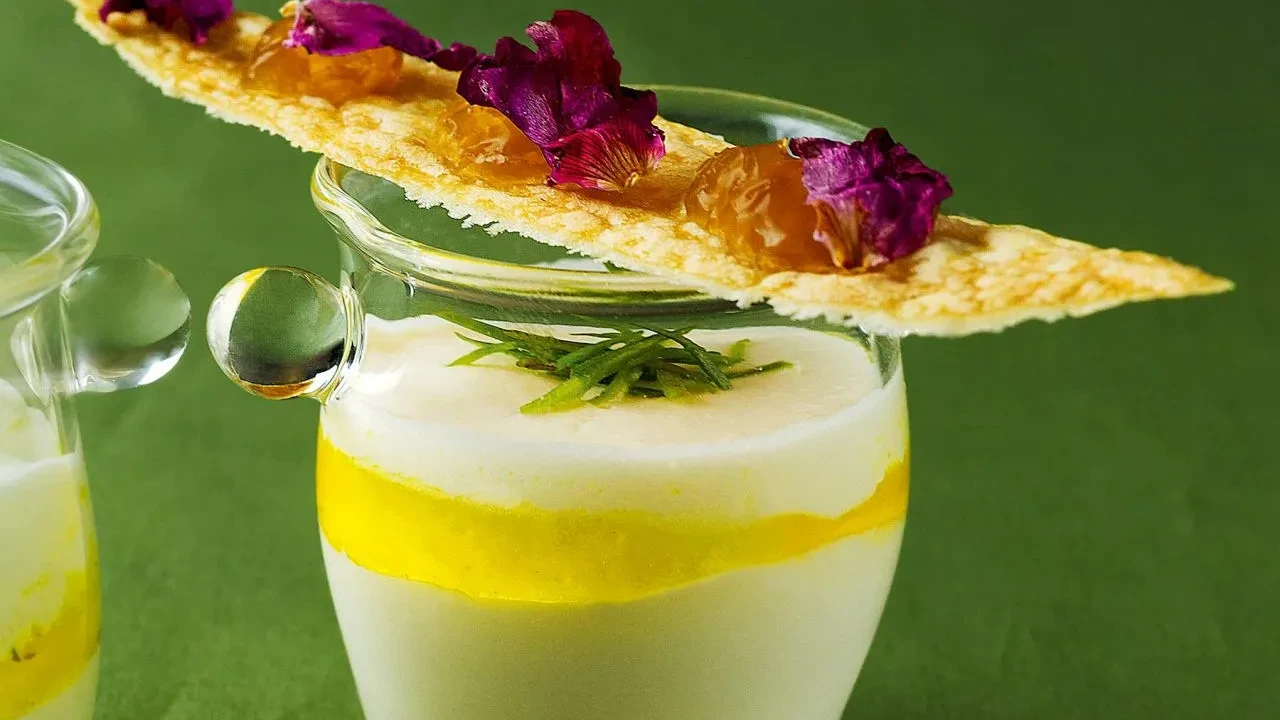Image of Sommer-Dessert im Glas mit Ziegenjoghurt und Sylter Rose