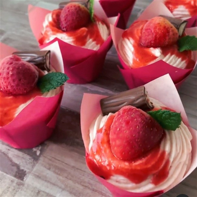 Image of Erdbeer-Brownie Cupcakes
