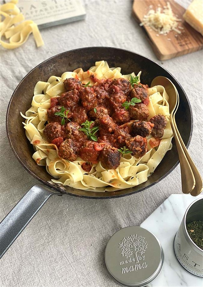 Image of Pappardelle med kødboller i tomatsauce