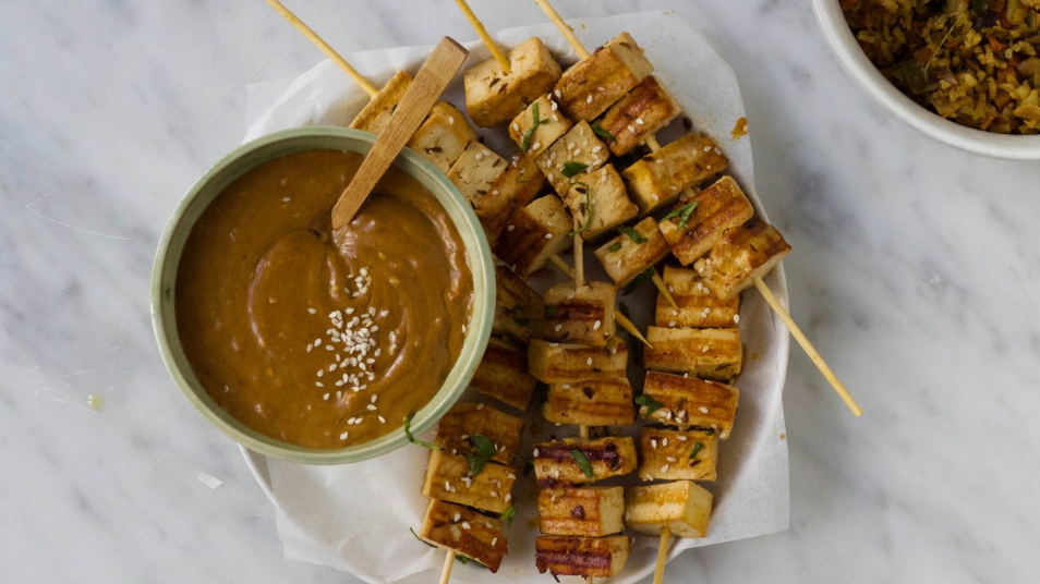 Image of Tofu saté stokjes van de grill of BBQ