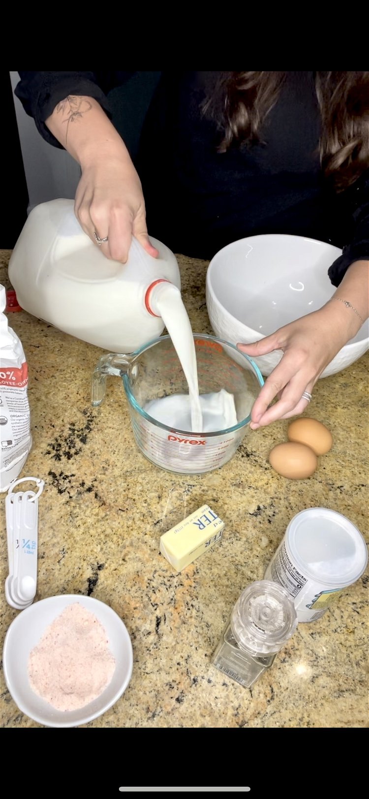 Image of Mix in wet ingredients into the dry ingredients and combine...