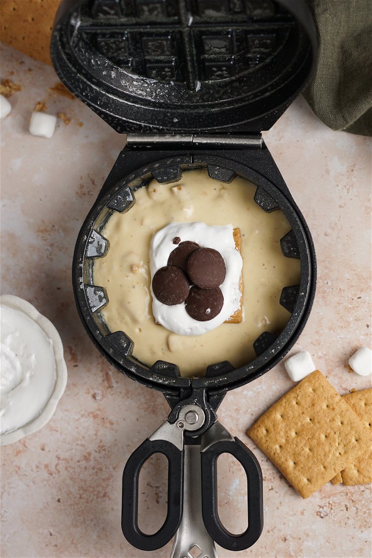Image of In the center of the batter, place a graham cracker,...