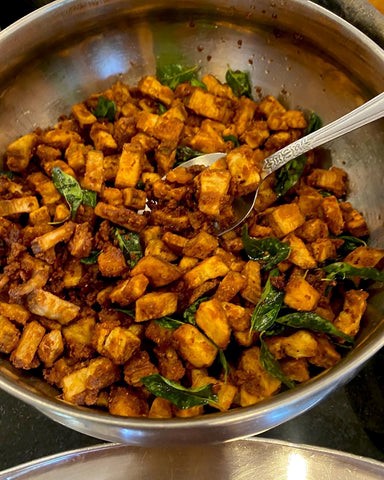 Vazhakkai Muru Muru - Tanjore style