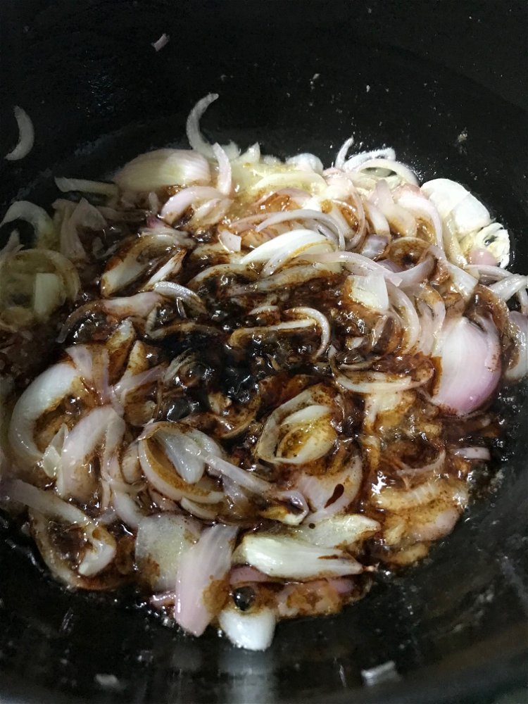 Image of Add soya sauce. Stir. 