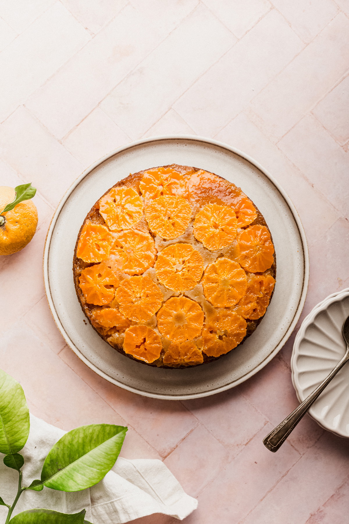 Queque volteado de miel y mandarina