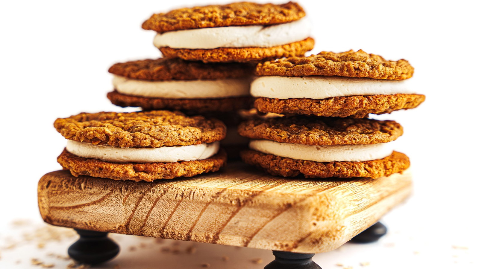 Image of APPLE OATMEAL CREAM PIES