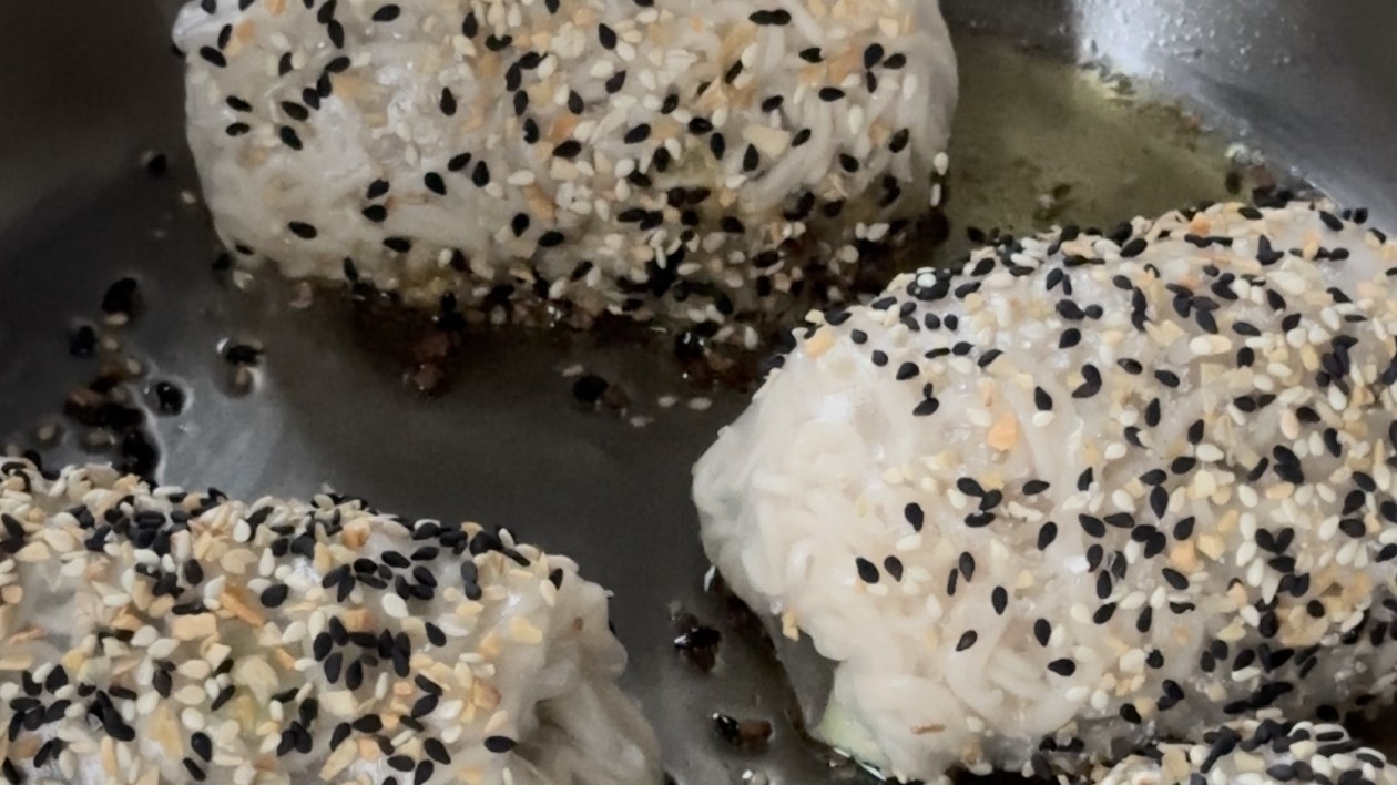 Image of Everything Bagel & Satay Fusion: Mingle's Rice Paper Rolls!