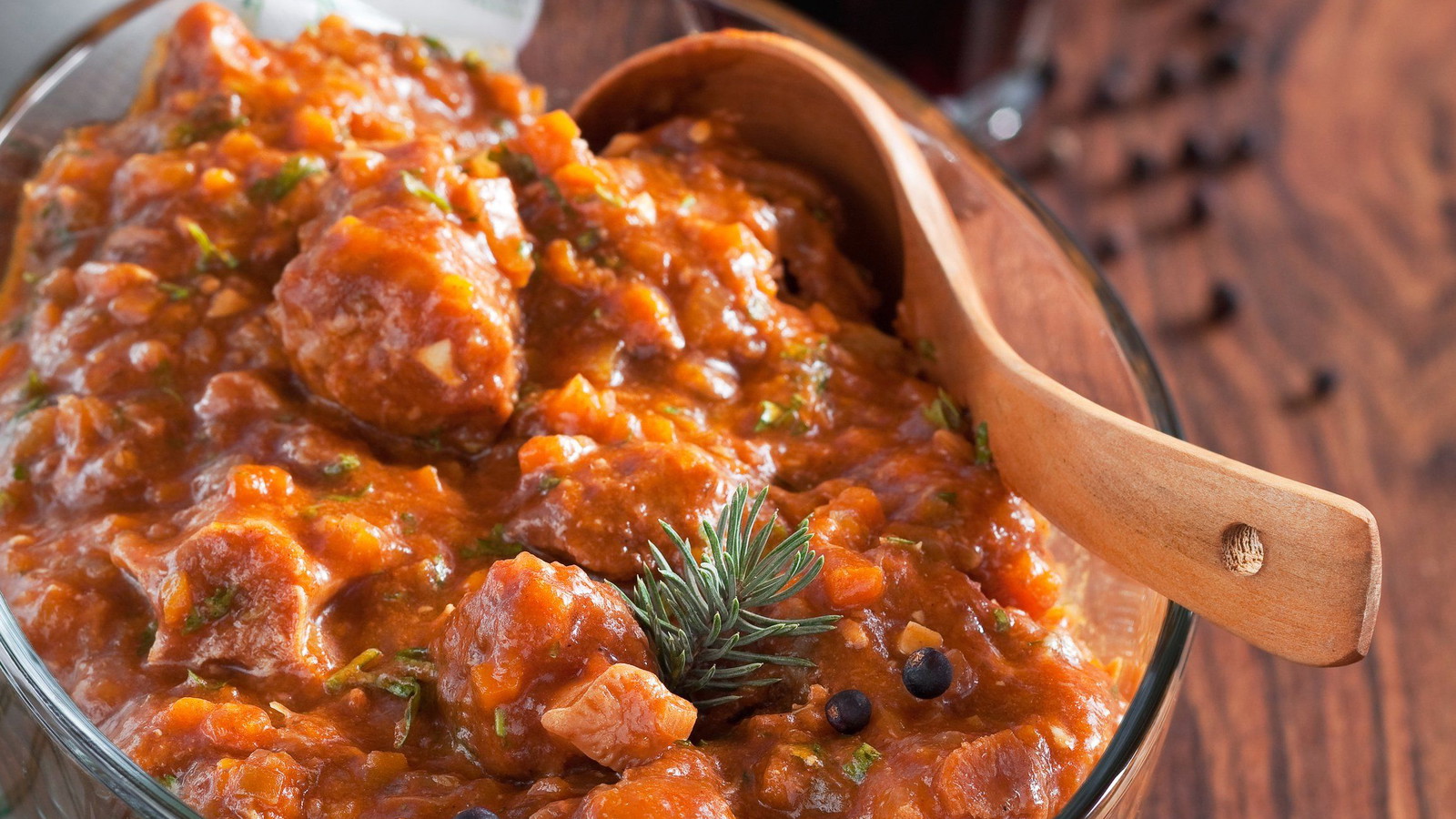 Image of LOW-CARB BRAISED OX TAILS
