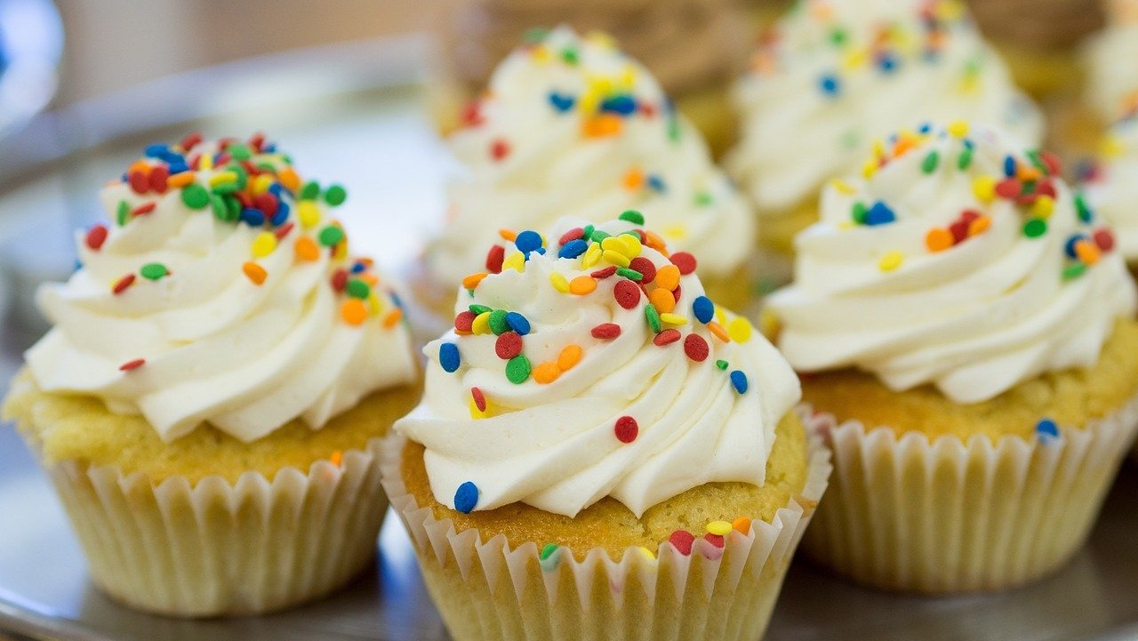 Image of GLUTEN-FREE CUPCAKES WITH FROSTING