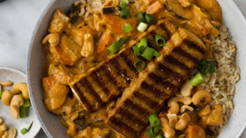 Image of Curry met gemarineerde/gegrilde tofu steak