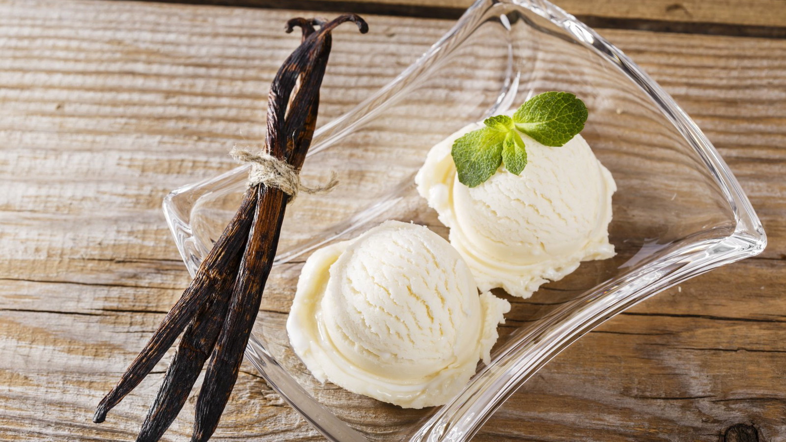 Image of OLD-FASHIONED VANILLA ICE CREAM