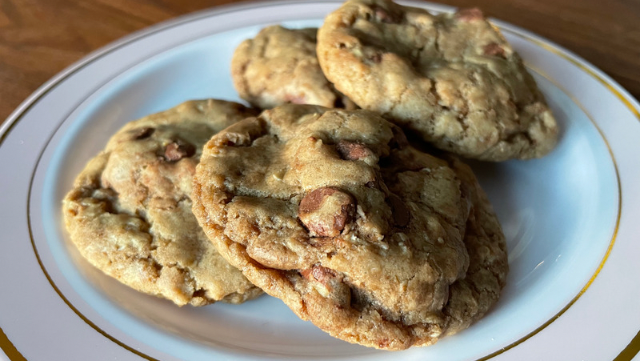 Image of Chocolate Chip Oatmeal Cookies 