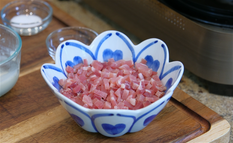 Image of Finely dice the Jinhua ham.