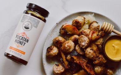 HONEY MUSTARD SEARED SAUSAGE WITH APPLES