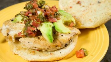 Image of CHICKEN AND AVOCADO SANDWICH WITH GREEN CHILI SALSA