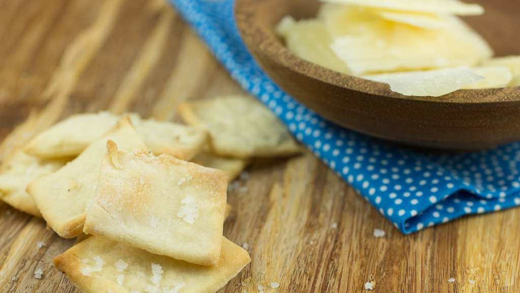 Image of SIMPLE SEA SALT AND AVOCADO OIL CRACKERS