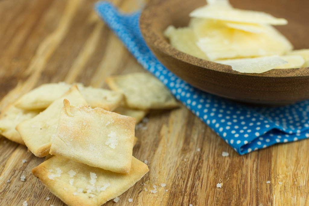 SIMPLE SEA SALT AND AVOCADO OIL CRACKERS