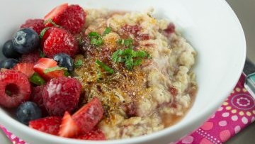 Image of BERRY BRÛLÉE OATMEAL