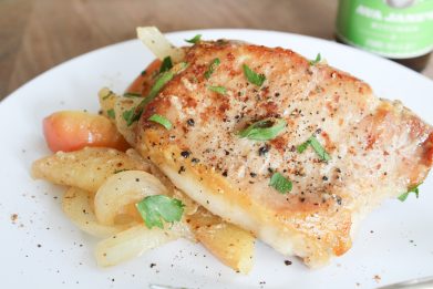 SEARED PORK CHOPS WITH SAUTÉED APPLES