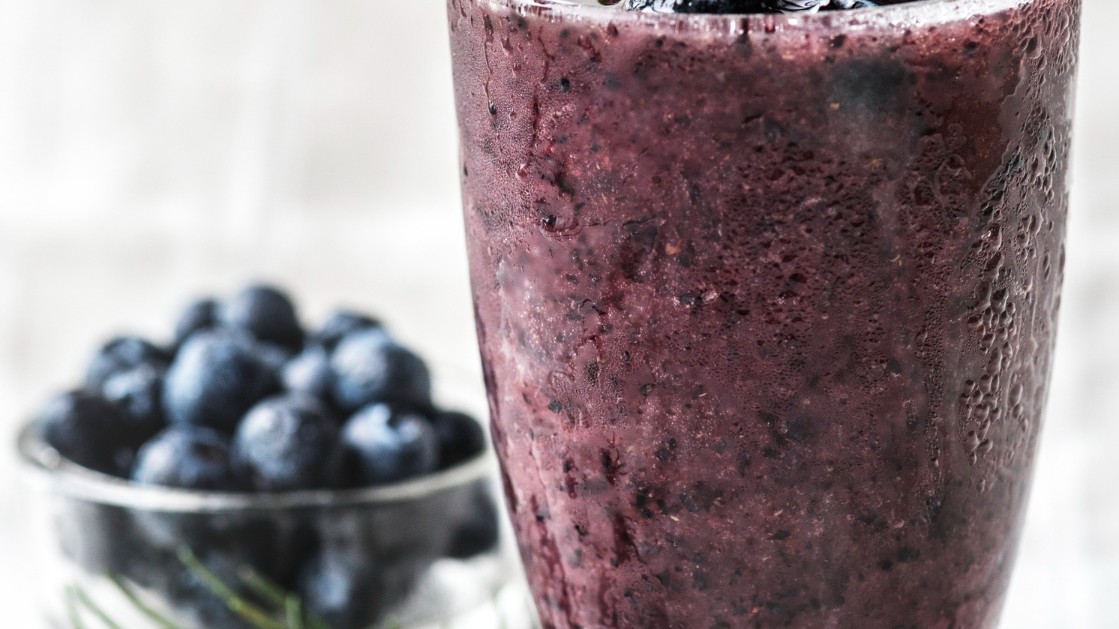 Image of Blueberry oats and seeds smoothie