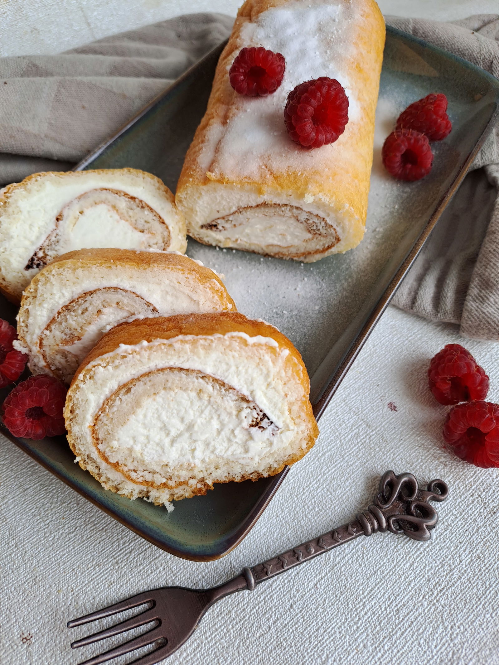 Zitronenrolle – Joana &amp; Mayra von MAKECAKE