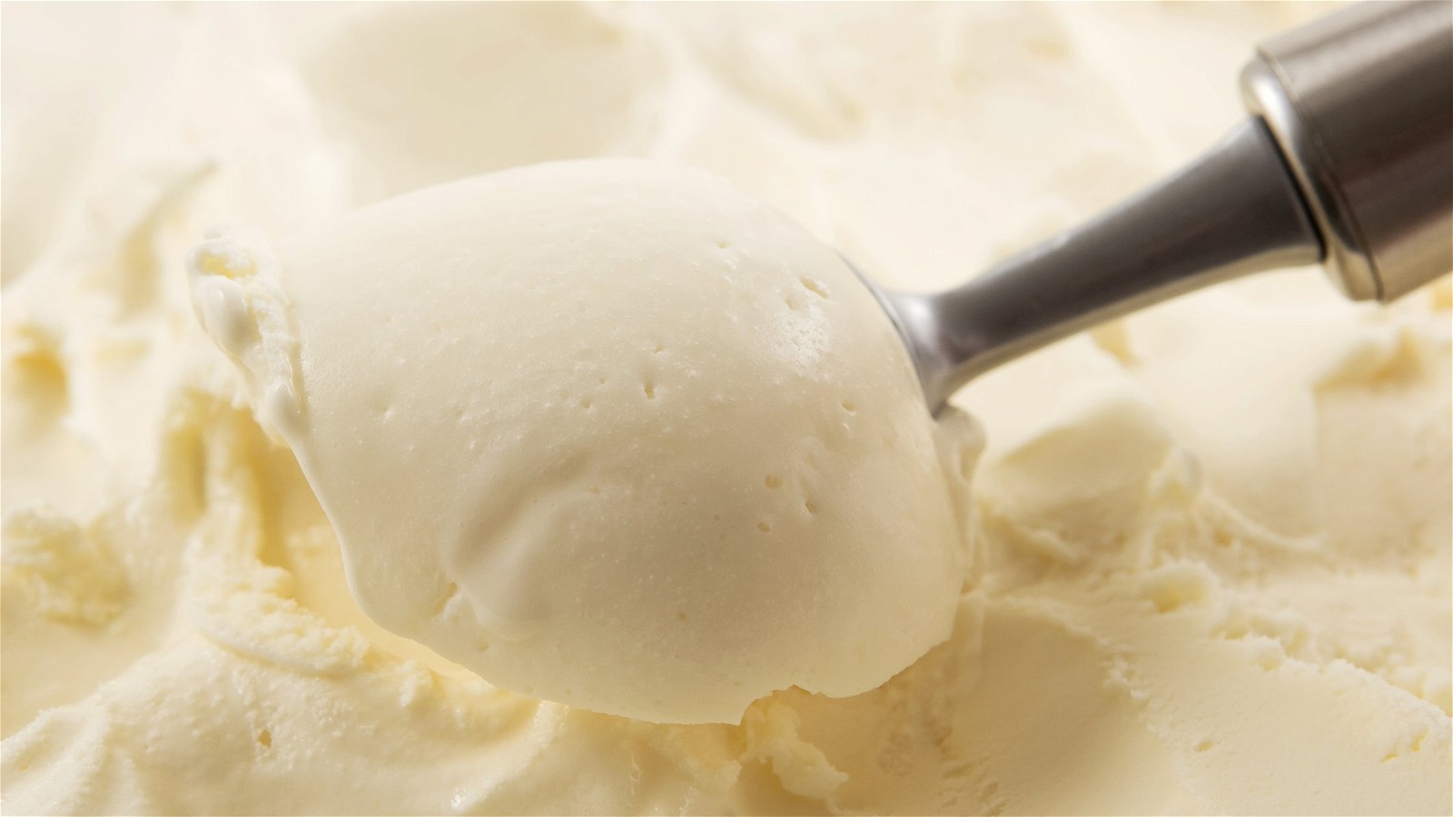 Creamy Eggless Vanilla Ice Cream Recipe - Tara Teaspoon