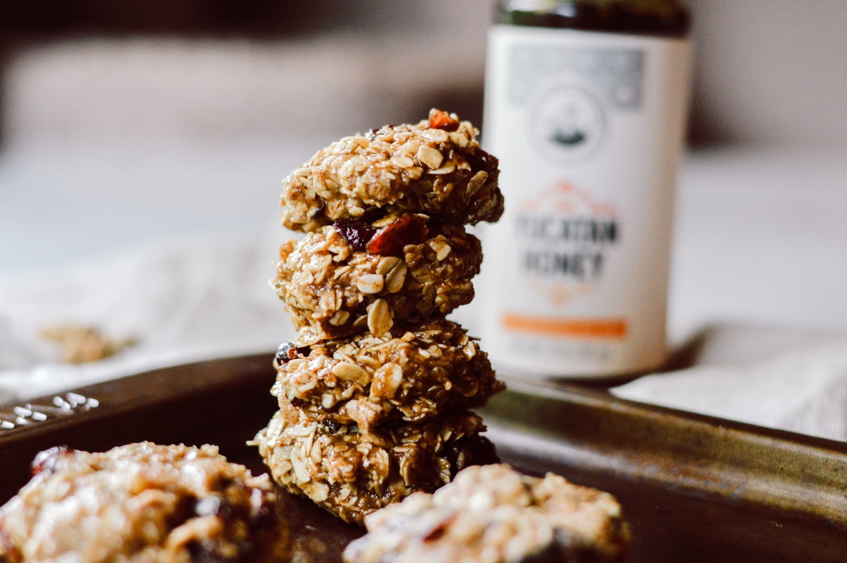 NO-BAKE AUTUMN-SPICED OATMEAL COOKIES