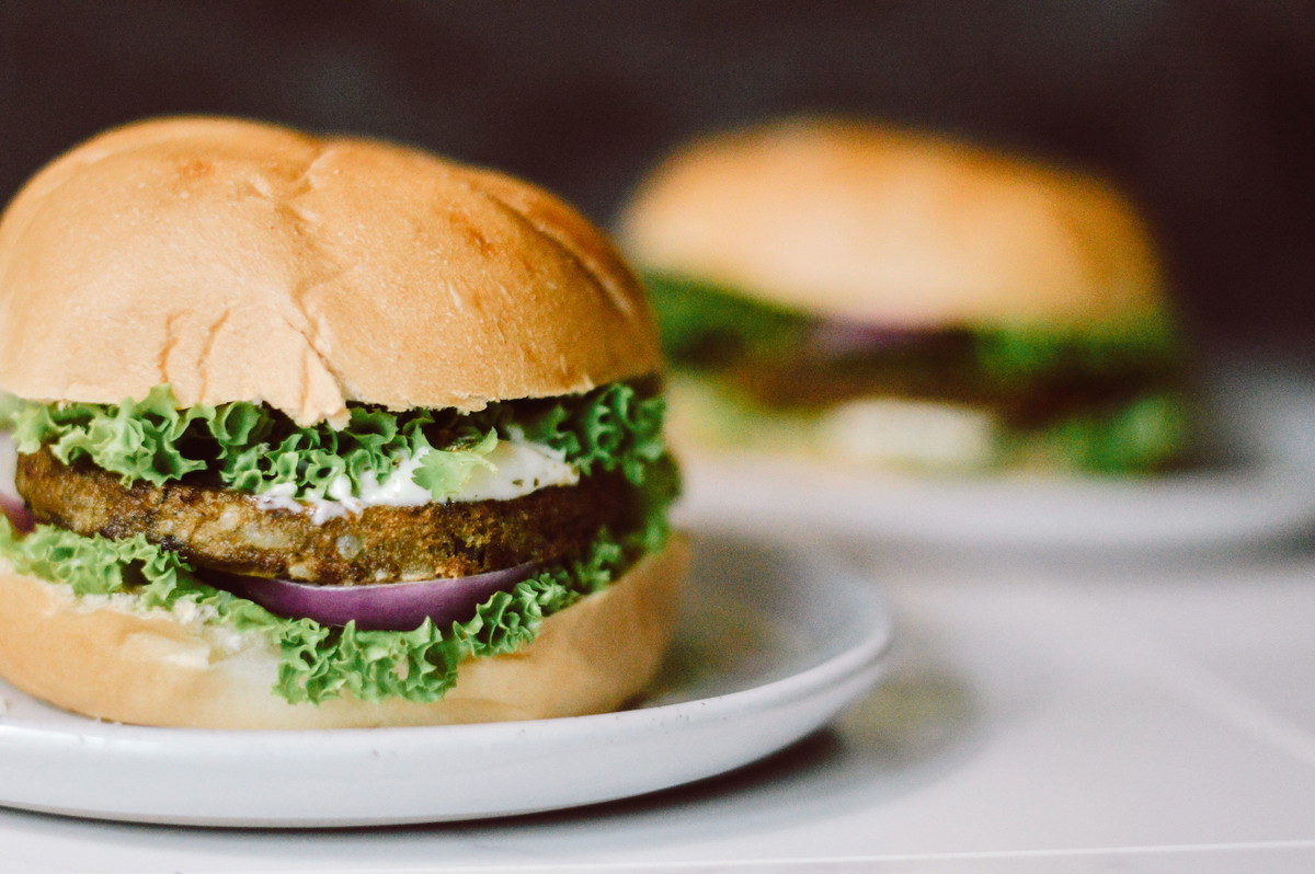 VEGAN MUSHROOM BEAN BURGER