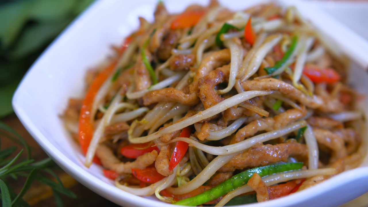 Image of Perfect Pork and Bean Sprout Stir Fry Recipe (豆芽炒猪肉)