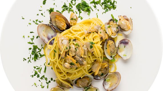 Image of Spaghetti with Clams (Spaghetti alle vongole) 