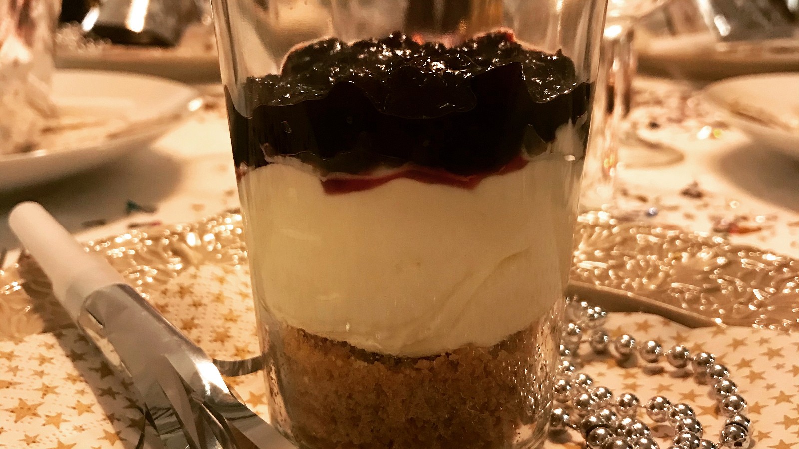 Image of Cheesecake med vit choklad och blåbärskompott